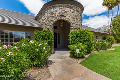 2146 E Caroline Ln, Tempe, AZ 85284 photo 4