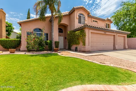 1249 W Edgewater Dr, Gilbert, AZ 85233 photo 2