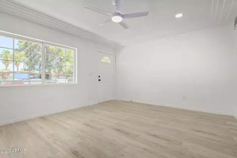 553 E Holmes Ave, Mesa, AZ 85204 photo 6