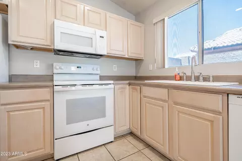 694 W Orange Dr, Gilbert, AZ 85233 photo 9