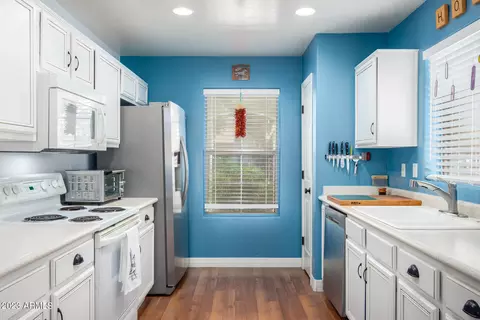 2742 E Dolphin Cir, Mesa, AZ 85204 photo 2