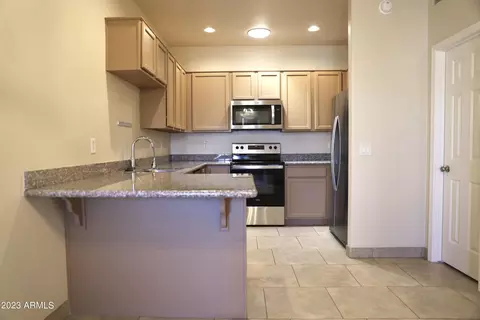 8800 N 107th Ave #40, Peoria, AZ 85345