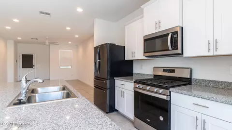 6844 W Trumbull Rd, Phoenix, AZ 85043 photo 9