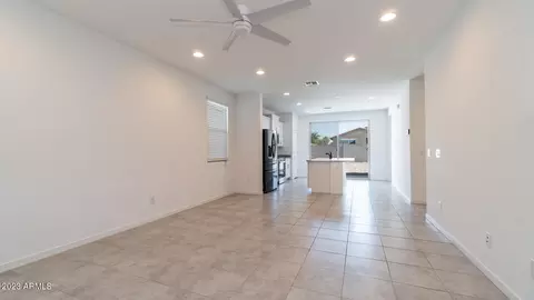 6844 W Trumbull Rd, Phoenix, AZ 85043 photo 2