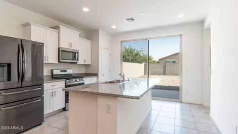 6844 W Trumbull Rd, Phoenix, AZ 85043 photo 8