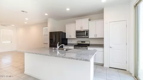 6844 W Trumbull Rd, Phoenix, AZ 85043 photo 10