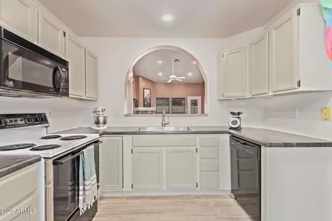 1030 S Surfside Dr, Gilbert, AZ 85233 photo 3