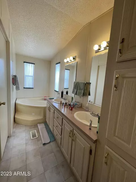 4688 N Pioneer Pl Pl, Douglas, AZ 85607