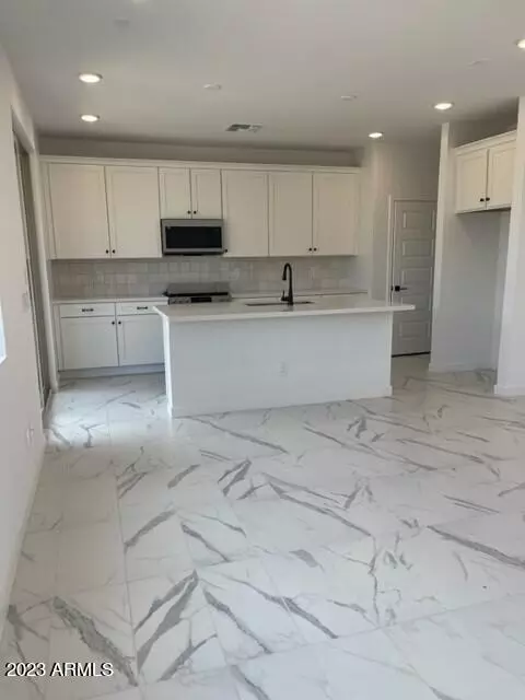 9420 E Supernova Dr, Mesa, AZ 85212 photo 3