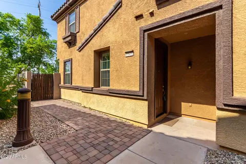 2926 E Dunbar Dr, Phoenix, AZ 85042 photo 2