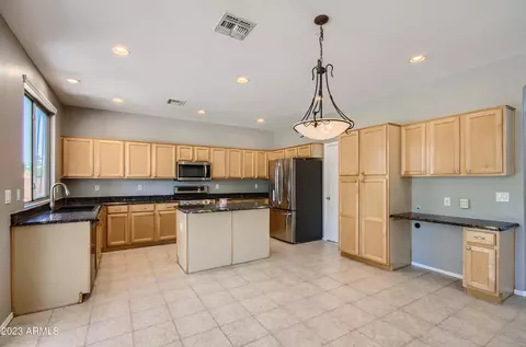 1885 E Smoke Tree Rd, Gilbert, AZ 85296 photo 2