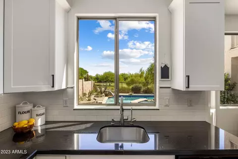 4815 E Robin Ln, Phoenix, AZ 85054 photo 13