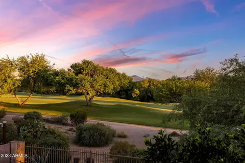 4815 E Robin Ln, Phoenix, AZ 85054 photo 6