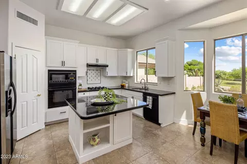 4815 E Robin Ln, Phoenix, AZ 85054 photo 12