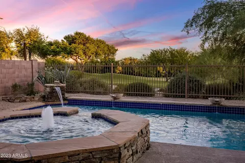 4815 E Robin Ln, Phoenix, AZ 85054 photo 2