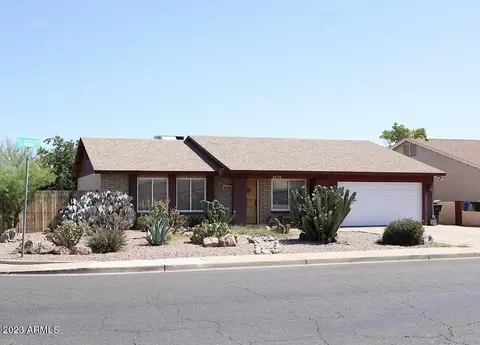 2420 E Hopi Ave, Mesa, AZ 85204