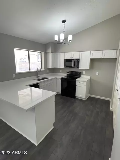 2237 E Capri Cir, Mesa, AZ 85204 photo 3