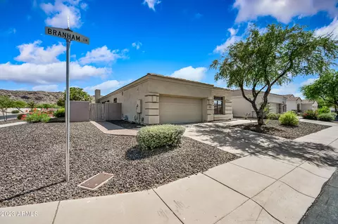 2231 E Branham Ln, Phoenix, AZ 85042 photo 3