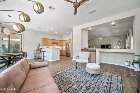 2231 E Branham Ln, Phoenix, AZ 85042 photo 11