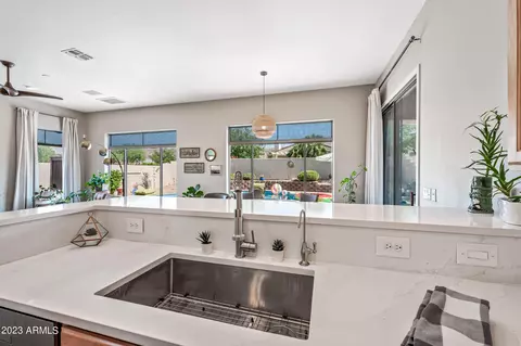 2231 E Branham Ln, Phoenix, AZ 85042 photo 18