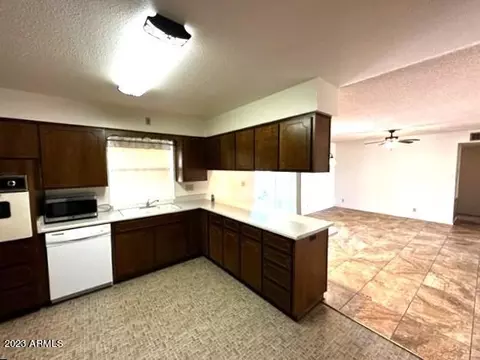 4058 E Clovis Cir, Mesa, AZ 85206 photo 8