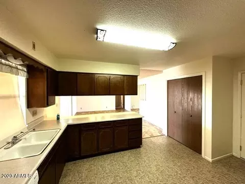 4058 E Clovis Cir, Mesa, AZ 85206 photo 9
