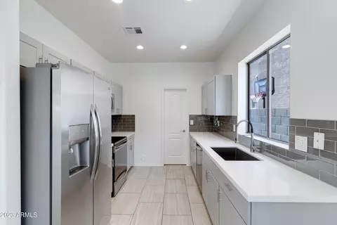 1334 E Dunbar Dr, Phoenix, AZ 85042 photo 3
