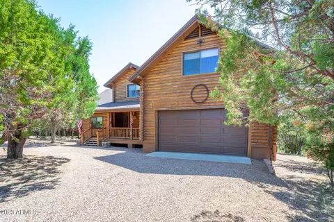 2231 Country Club Dr, Overgaard, AZ 85933