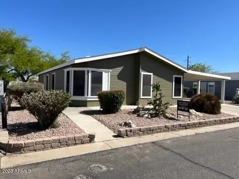 1028 Eagle Dr N, San Tan Valley, AZ 85140