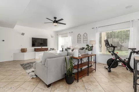 4608 E Briles Rd, Phoenix, AZ 85050 photo 8