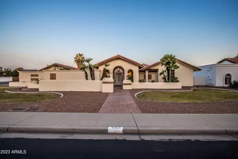 3163 E Fox St, Mesa, AZ 85213