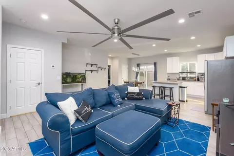 916 E Odeum Ln, Phoenix, AZ 85040 photo 3
