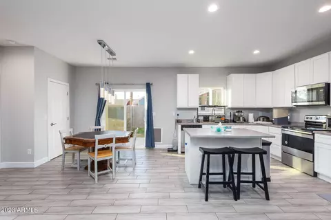 916 E Odeum Ln, Phoenix, AZ 85040 photo 4