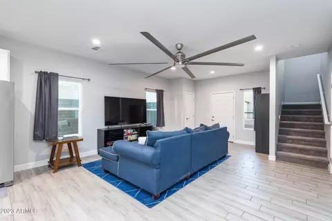 916 E Odeum Ln, Phoenix, AZ 85040 photo 9