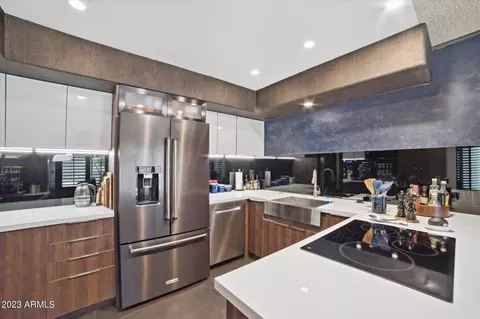 8847 N New World Dr, Glendale, AZ 85302
