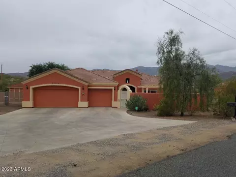 33120 S Summit Dr, Black Canyon City, AZ 85324