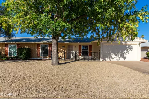 10606 W Saratoga Cir W, Sun City, AZ 85351