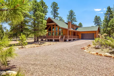 2058 Christmas Pine Rd, Overgaard, AZ 85933
