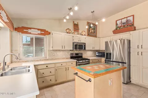 3365 E Windsong Dr, Phoenix, AZ 85048 photo 6