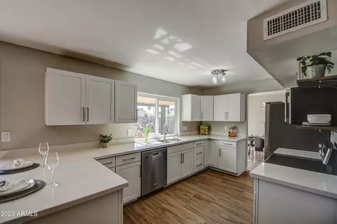 6802 S 44th Way, Phoenix, AZ 85042