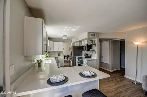 6802 S 44th Way, Phoenix, AZ 85042 photo 9