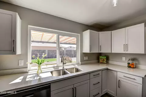 6802 S 44th Way, Phoenix, AZ 85042 photo 12