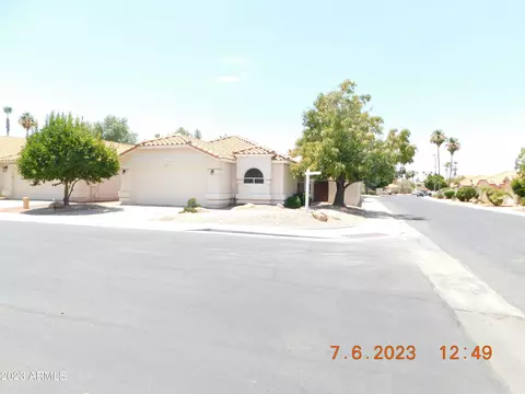814 S Capistrano Dr, Gilbert, AZ 85233