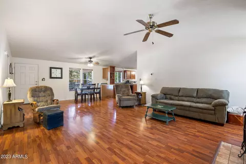 2028 Wilderness Dr, Overgaard, AZ 85933 photo 9