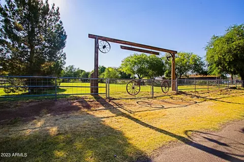 7239 S 64th Ave #10, Laveen, AZ 85339
