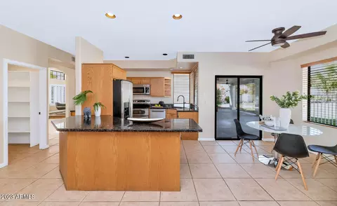 2901 E Crocus Dr, Phoenix, AZ 85032 photo 3