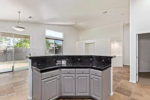 7246 S 38th Pl, Phoenix, AZ 85042 photo 12