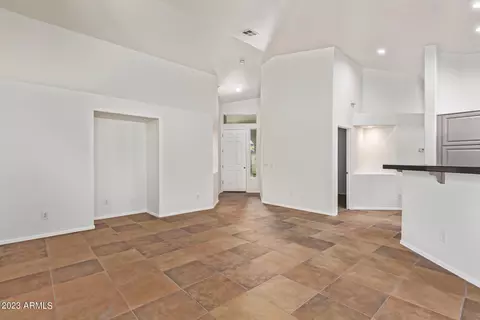 7246 S 38th Pl, Phoenix, AZ 85042 photo 8