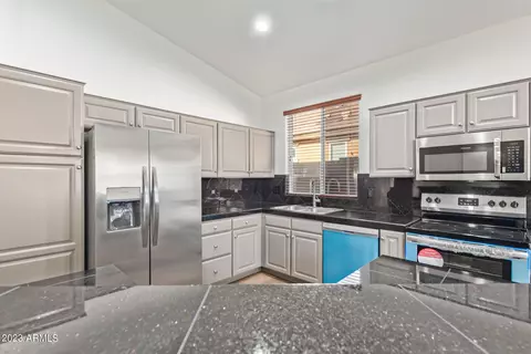 7246 S 38th Pl, Phoenix, AZ 85042 photo 14