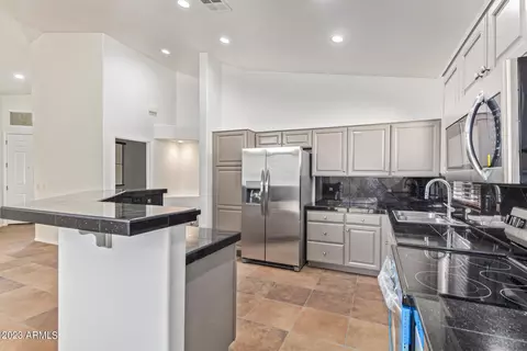 7246 S 38th Pl, Phoenix, AZ 85042 photo 11